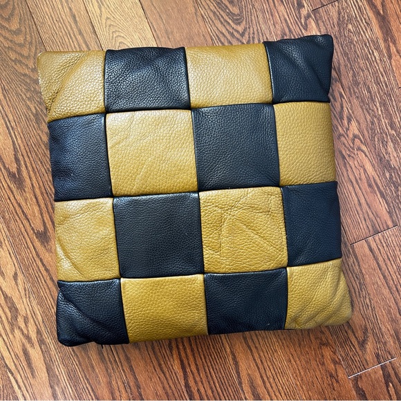 Two Vintage Leather Cushion Pillow Covers 18" x 18" - Picture 8 of 12